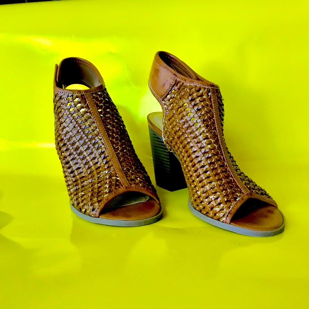 Indigo Rd. Sandals - Picture 1 of 7